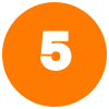 Quatre badges Oasis Digital : fuseau horaire UE, interlocuteur unique, service FR/EN à l'international, spécialiste CRO